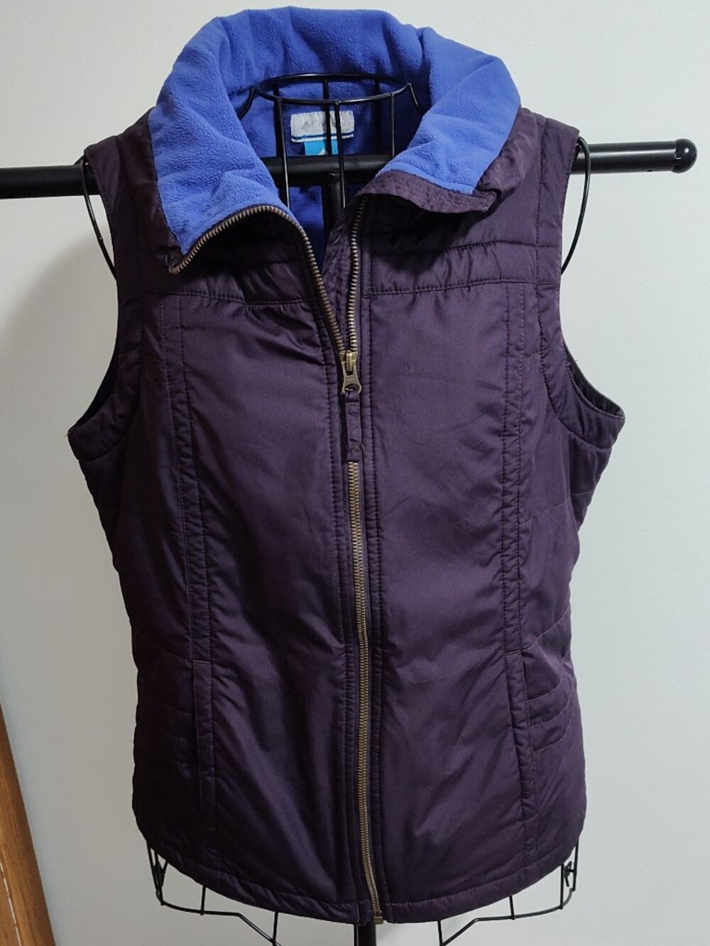 Columbia plum purple lightweight vest, Very Good used condition, size M